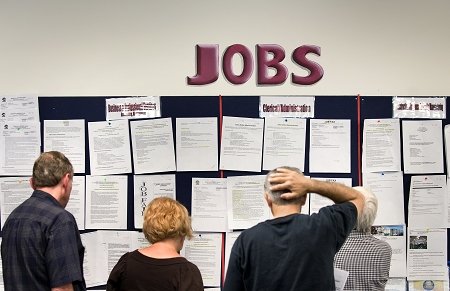 普通民众的就业危机远不比总统大选能够吸引当局注意力。